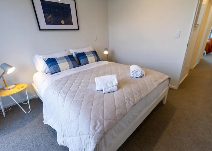 City Lights Retreat With Carpark 2 Bed 2 Bath